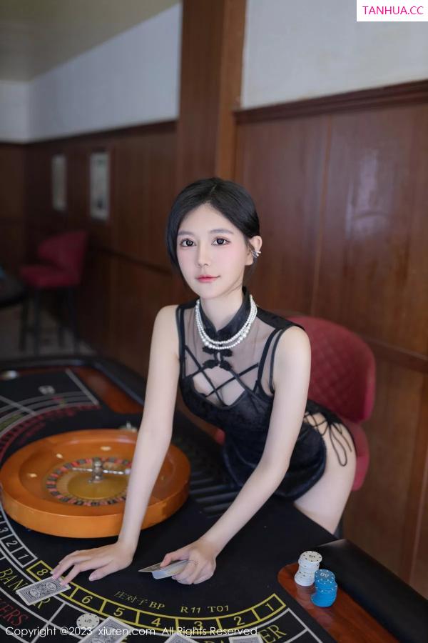   [XiuRen]高清写真图 2023.12.01 No.7753 幼幼 黑丝美腿第5张图片